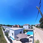 Дом отдыха Poolhouse Flip Flop - Mit Privatem Pool Вир