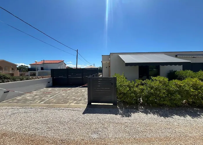 Poolhouse Flip Flop - Mit Privatem Pool Vir