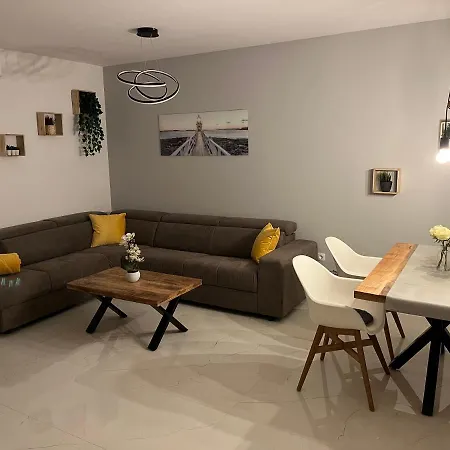 Poolhouse Flip Flop - Mit Privatem Pool