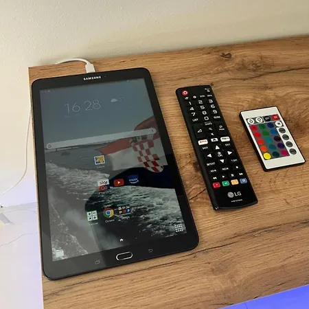 Poolhouse Flip Flop - Mit Privatem Pool Vir