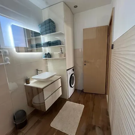 Poolhouse Flip Flop - Mit Privatem Pool Vir