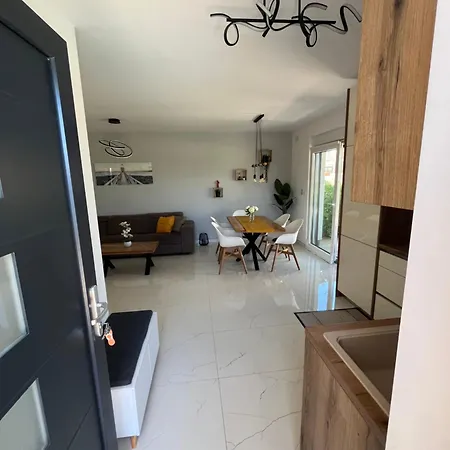 Poolhouse Flip Flop - Mit Privatem Pool