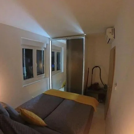 Poolhouse Flip Flop - Mit Privatem Pool