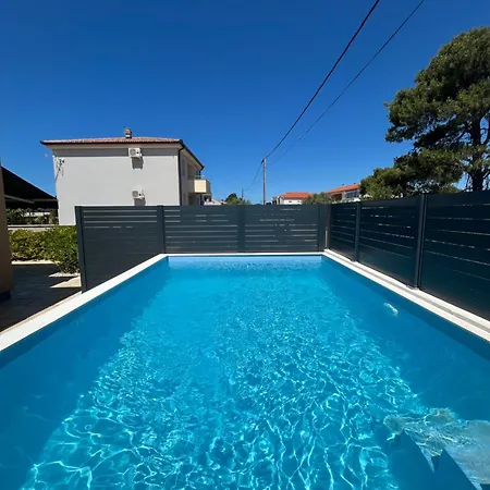 Poolhouse Flip Flop - Mit Privatem Pool *