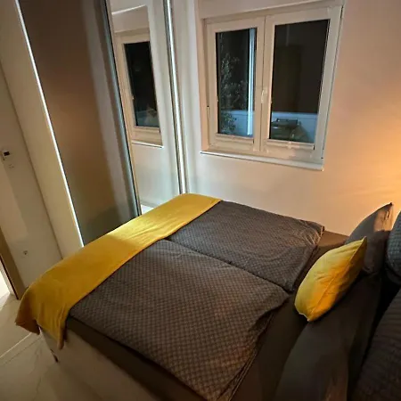 Poolhouse Flip Flop - Mit Privatem Pool Vir