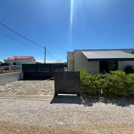 Poolhouse Flip Flop - Mit Privatem Pool Vir