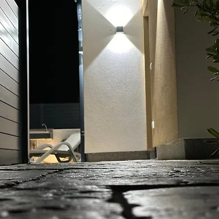 Poolhouse Flip Flop - Mit Privatem Pool 비르