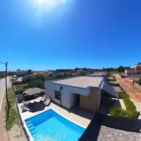 Poolhouse Flip Flop - Mit Privatem Pool