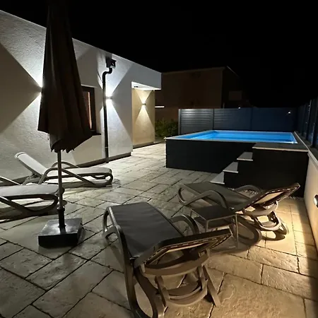 Poolhouse Flip Flop - Mit Privatem Pool *